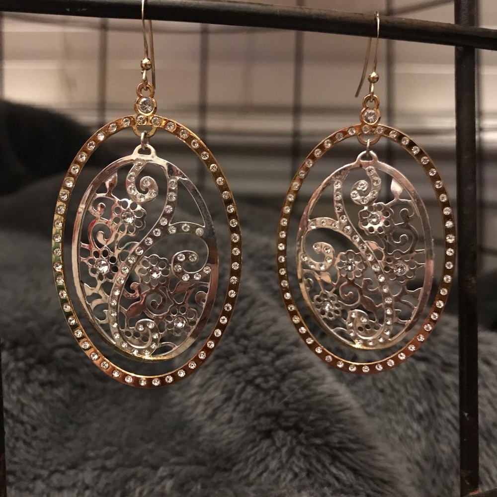 ✨Beautiful, two tone, light weight earrings ✨